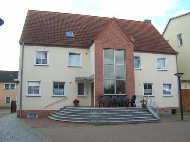 heutiges Pfarr- und Schwesternhaus