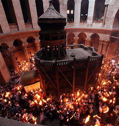 Abb.30 - Grab in der Rotunde der Grabeskirche von Jerusalem